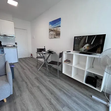 Beach Studio Apartment *